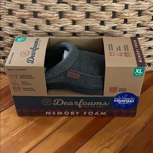 Brand new in box Dearfoams men’s slippers